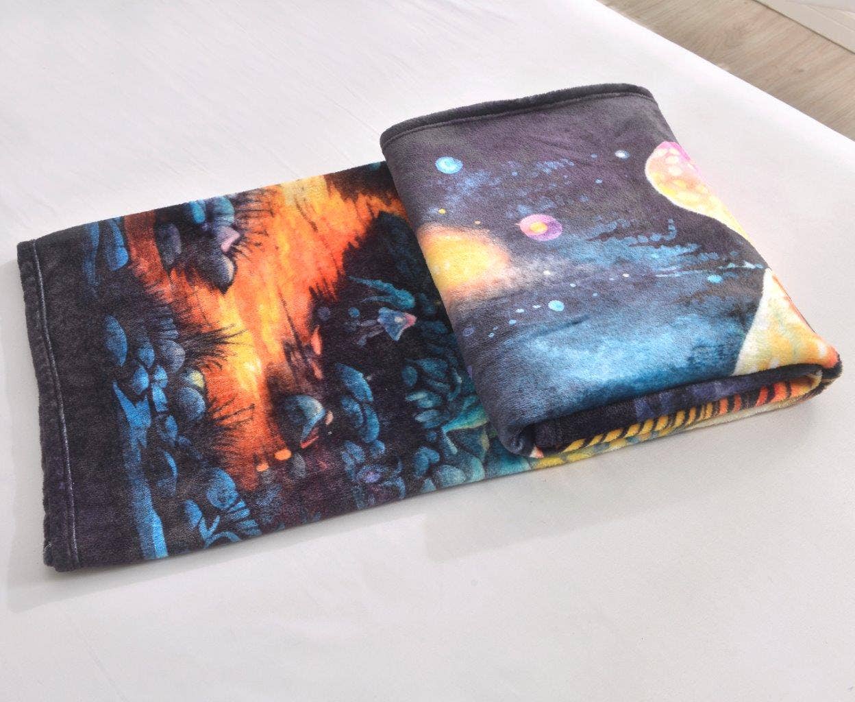 "Psychedelic Mushrooms" 1-Ply Faux Fur Everyday Blanket