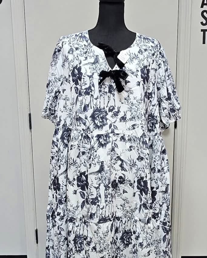 Black and White Plus Floral midi dress