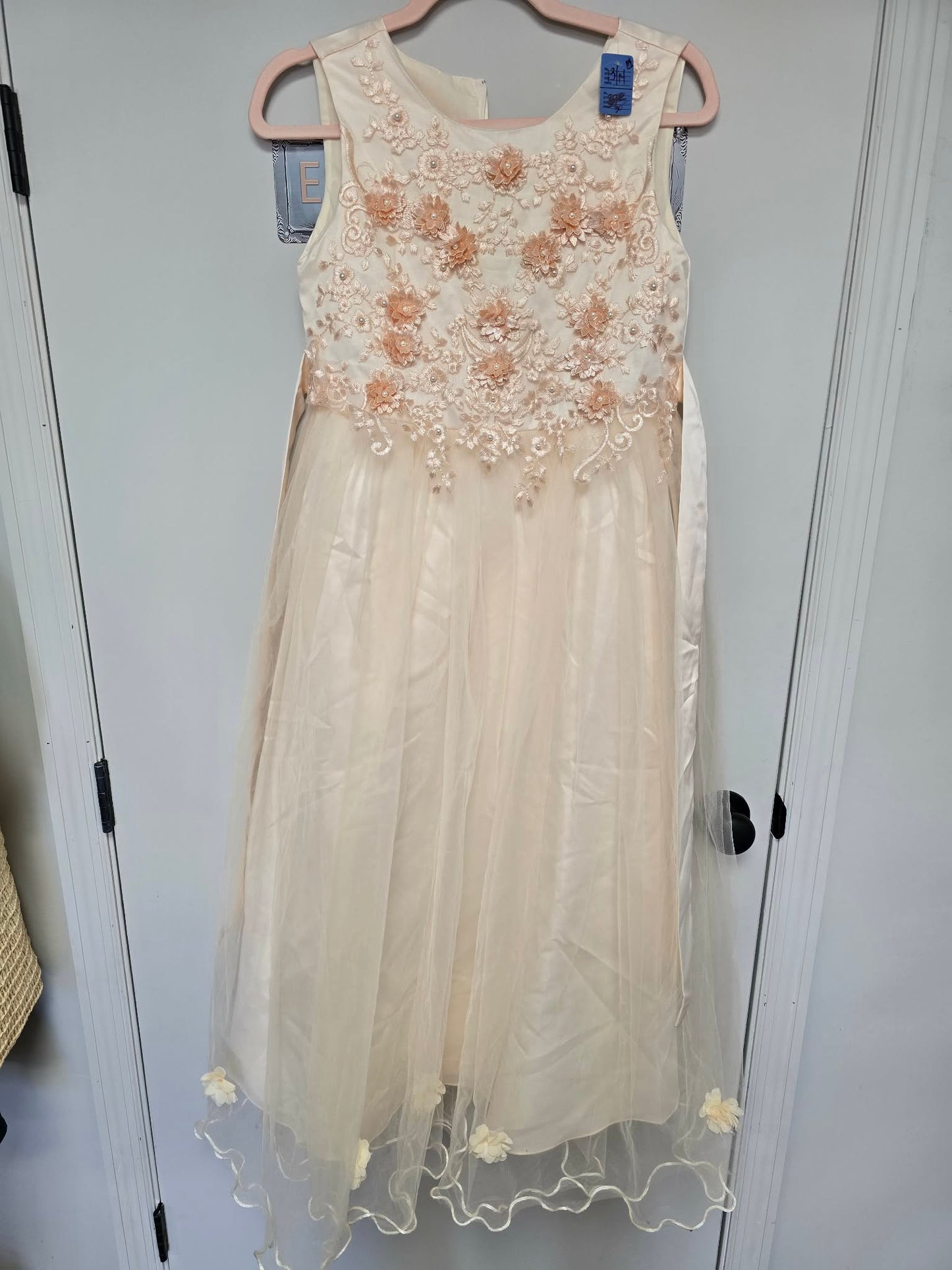 Beige/peach Girls dress